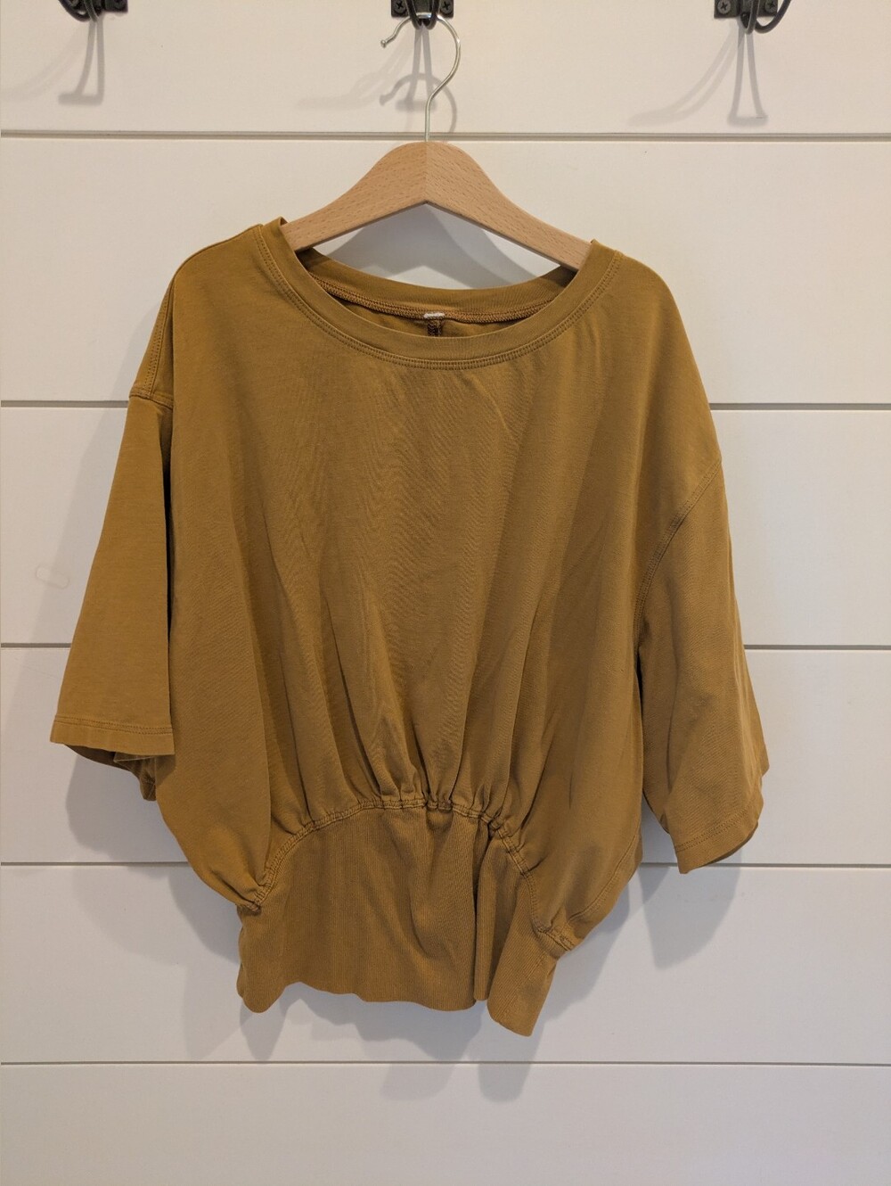 Lululemon Mustard Top, Small